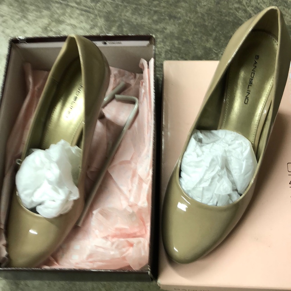 Bandolino  comfy pumps